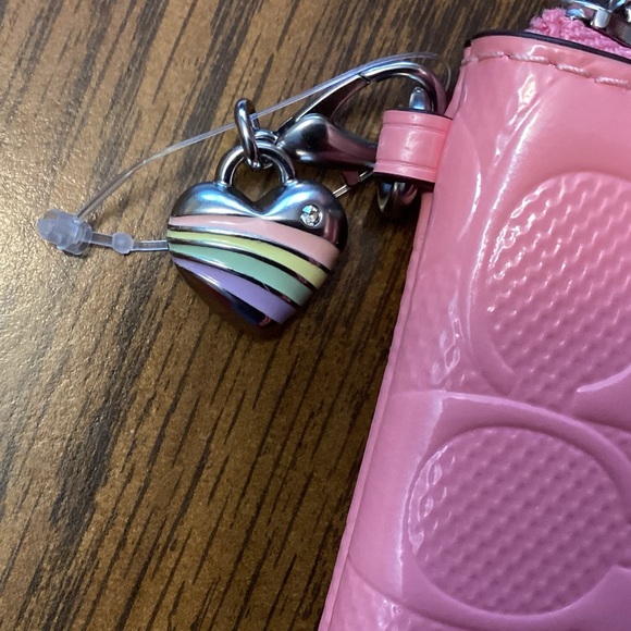 Coach Zip Wristlet Patent Leather in Pink With Heart Charm - Picture 3 of 4